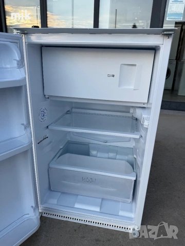 Малък хладилник с камера HotPoint Ariston, снимка 3 - Хладилници - 53987738