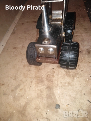 метален трактор , снимка 2 - Коли, камиони, мотори, писти - 53878311