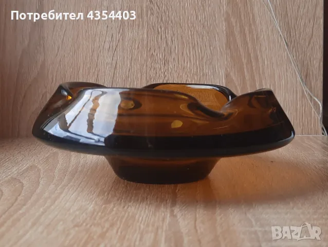Ретро соц. пепелник от дебело стъкло в кехлибарен цвят, снимка 2 - Антикварни и старинни предмети - 49767042