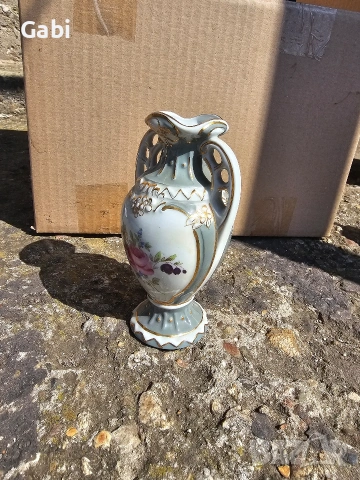 Порцеланова ваза Royal Dux Bohemia, Чехословакия – Ръчно рисувана, 15 см, снимка 3 - Антикварни и старинни предмети - 53892781