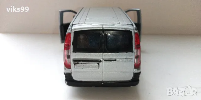 Bburago Mercedes-Benz Vito Van Silver Мащаб 1:32, снимка 4 - Колекции - 48547172