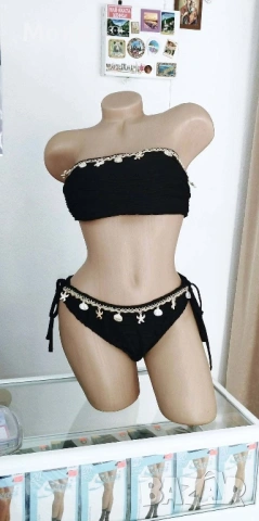 Бански от две части без презрамки , с връзки за регулиране. Долна част - бикина .  Размер - М , L 