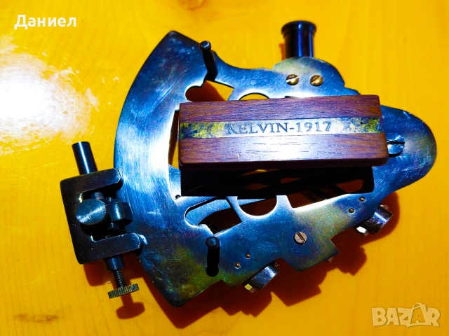 Луксозен бронзов секстант в дървена кутия, снимка 3 - Подаръци за мъже - 53610850