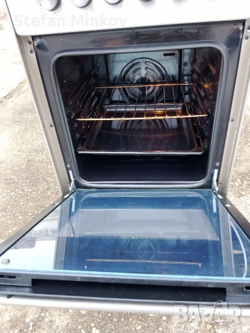 Готварска печка с керамични котлони, снимка 2 - Печки, фурни - 52788544