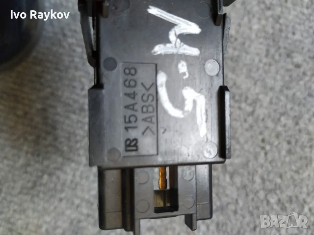 Бутон аварийни светлини Мазда 5 2.0 146кс 05г Mazda 5 2.0  , , снимка 5 - Части - 50977436