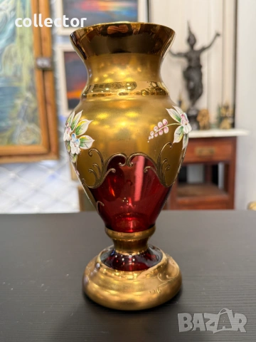 Бохемска ваза с позлата - „червена боровинка“. №7932, снимка 5 - Антикварни и старинни предмети - 53746377