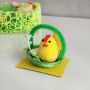 4771 Мини декорация за Великден Кокошка в зелена кошничка