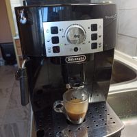 Кафеавтомат Делонги Магнефика, работи отлично и прави хубаво кафе с каймак , снимка 1 - Кафемашини - 45469003