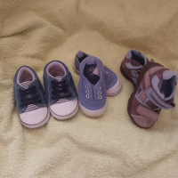 Лот бебешки обувки+подарък, снимка 1 - Бебешки обувки - 45002346