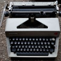 Две пишещи машини, снимка 5 - Антикварни и старинни предмети - 45685725