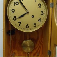 № 7470 стар стенен часовник   - механичен , навиване с ключ  - с гонгове на половин и кръгъл час  - , снимка 4 - Антикварни и старинни предмети - 45149086
