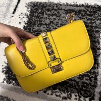 Жълта чантичка Valentino, снимка 1 - Чанти - 45439231