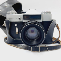 Съветски фотоапарат Зенит Е, Zenit Е, Хелиос (12.4), снимка 1 - Антикварни и старинни предмети - 44986498