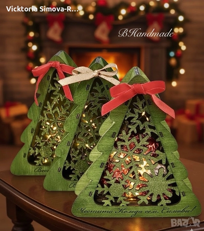 Дървена, коледна кутия “Елха” с персонализиран надпис и лампички, снимка 1