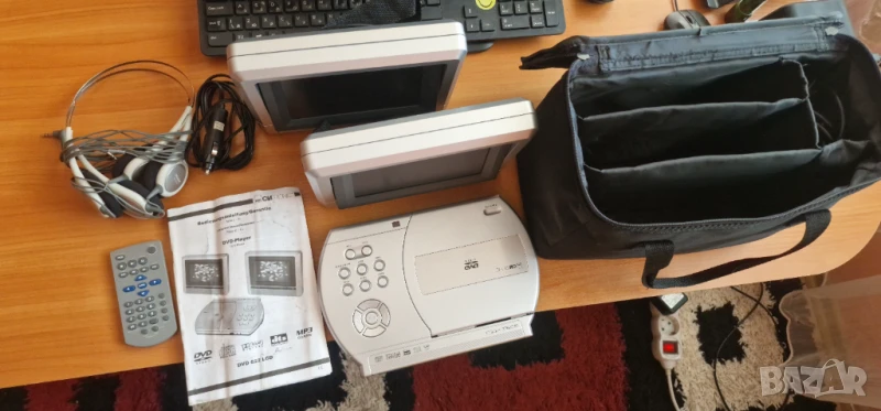 DVD плеър с два монитора 7.3 инча за подглавници на автомобил, снимка 1