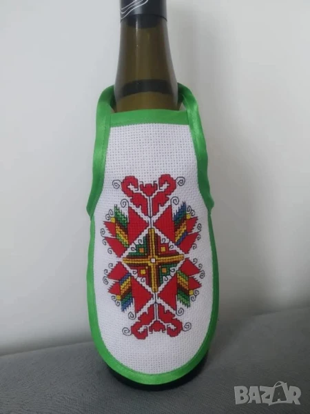 ръчно бродирана престилка за бутилки с народен мотив , снимка 1