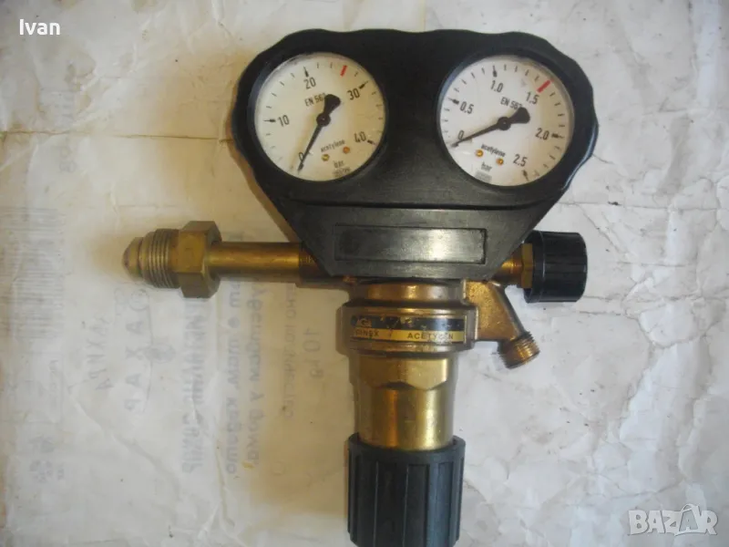 РЕДУЦИР ВЕНТИЛ за Ацетилен AGA Немски Професионален Почти Нов защитна гума на манометрите 0-40 bar, снимка 1