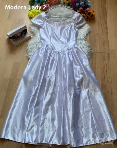 Нова бяла сатенена рокля, снимка 1