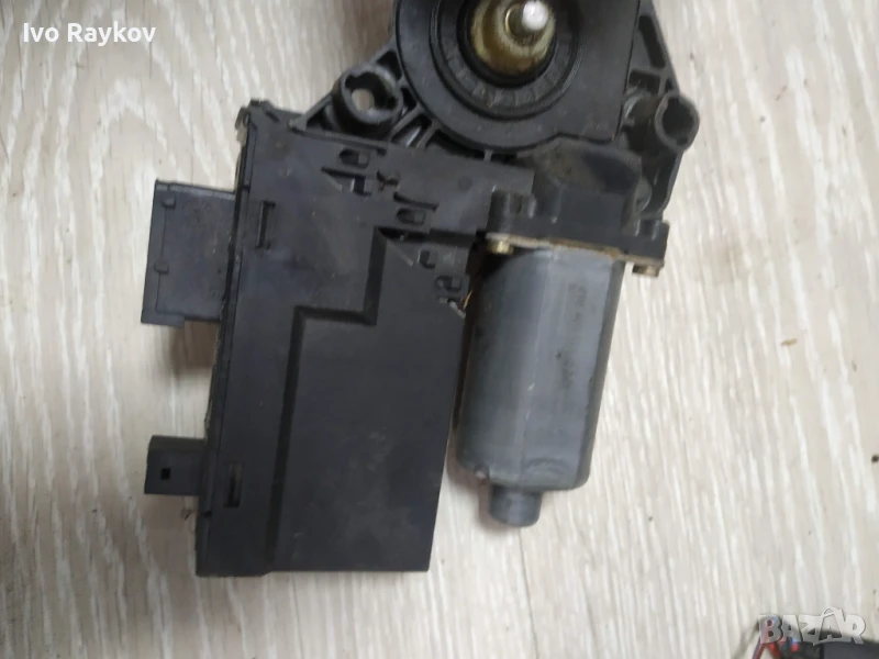 Моторче Стъклоповдигане , преден десен прозорец VW Golf IV.  VW BORA, снимка 1