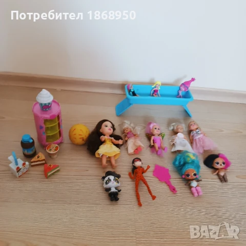 Много куклички, общо 10 лв