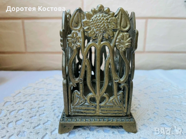 Красив месингов салфетник / поставка за прибори от Англия със слънчогледи, снимка 3 - Антикварни и старинни предмети - 54211014