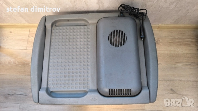 Хладилна чанта Elecrolux предназначена за миниванове Ford , Seat , Vw , снимка 5 - Хладилни чанти - 51950966