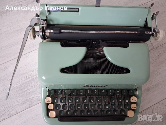 Чехословашка пишеща машина CONSUL 1958 г., снимка 3 - Антикварни и старинни предмети - 54063531
