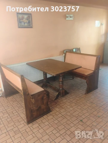 Маса масив с две диванчета