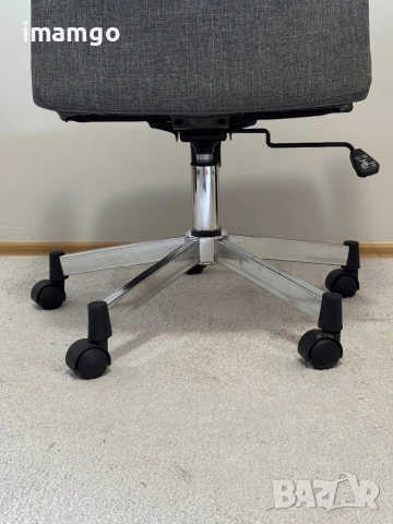 Ергономичен офис стол със сива текстилна тапицерия и метална основа – 4 броя, снимка 5 - Столове - 54038438