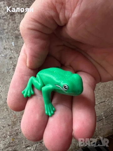 Жабка - играчка Kinder Surprise 