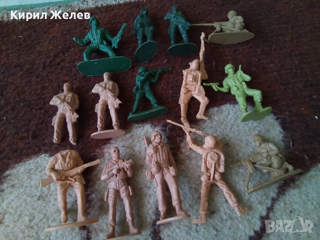 Войници пластмасови 12 броя 51727, снимка 4 - Колекции - 52105510