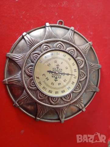 Барометър за стена