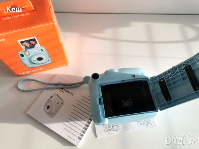 Фотоапарат за моментни снимки FUJIFILM INSTAX MINI 11, снимка 4 - Фотоапарати - 53190348