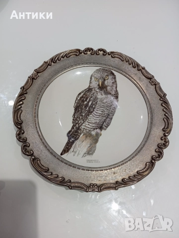 Порцеланова колекционерска чиния за стена с печати 