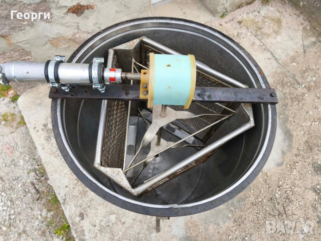 Електрическа центрофуга за мед-3/6 рамки дадан блат, снимка 4 - За пчели - 54168190