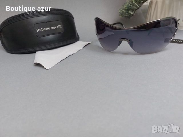 слънчеви очила с кутия на марката и кърпичка на едро 