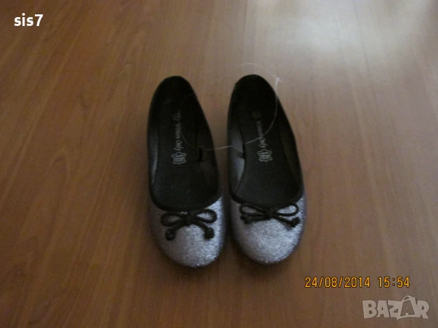 нови сребристи балеринки внос от Франция, снимка 5 - Дамски ежедневни обувки - 51079629