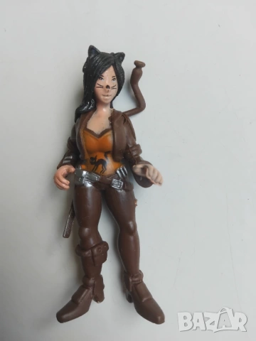 Жената Котка - фигурка, снимка 3 - Фигурки - 54231305