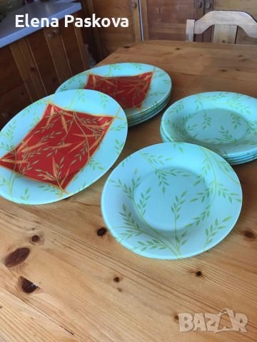 чинии цветно стъкло 12 бр., цветно стъкло, кръгло плато с 3 прегради