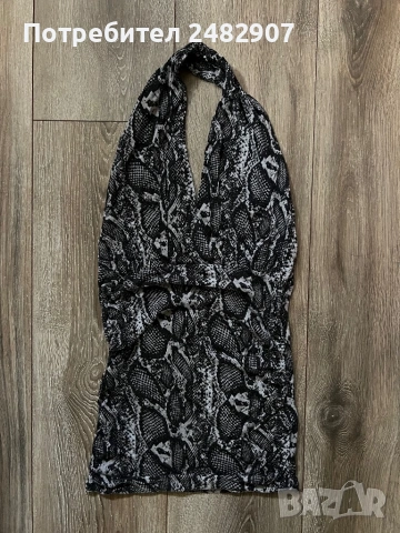 Дамски потник с гол гръб