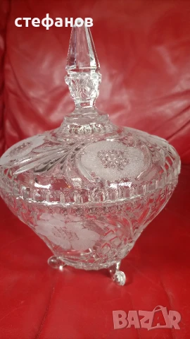 Масивна кристална бонбониера с капак, крачета, снимка 3 - Прибори за хранене, готвене и сервиране - 50983608