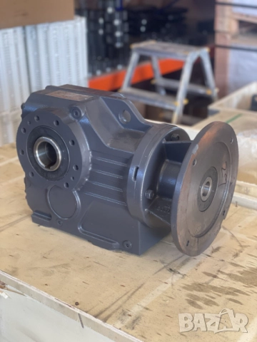 Конусно-цилиндрични редуктори - налични на склад, снимка 2 - Други машини и части - 52100203