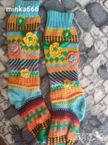 Ръчно плетени чорапи., снимка 4 - Дамски чорапи - 52863859