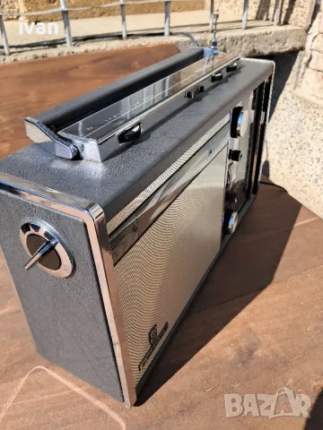 Радиоприемник. Grundig Satellit 5000, снимка 2 - Радиокасетофони, транзистори - 50063873