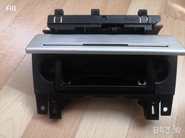 Audi a4 b7 пепелник драскан алуминий, снимка 2 - Части - 53824802