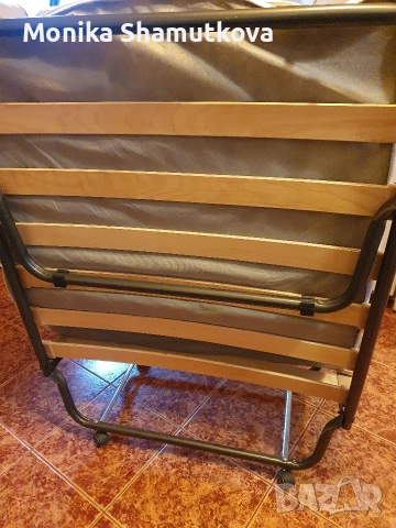 Сгъваемо походно легло с матрак и ламели