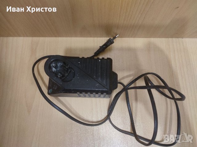 Зарядно винтоверт Bosch 14,4V, снимка 1 - Други инструменти - 46449379