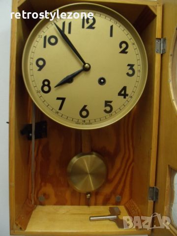№ 7470 стар стенен часовник   - механичен , навиване с ключ  - с гонгове на половин и кръгъл час  - , снимка 4 - Антикварни и старинни предмети - 45149086