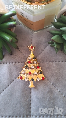 брошка коледна елха