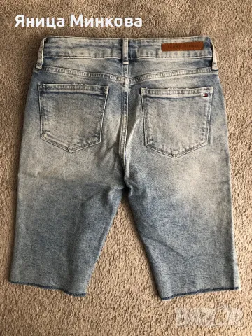 Дамски къси дънкови панталони Tommy Hilfiger, снимка 2 - Къси панталони и бермуди - 49333946